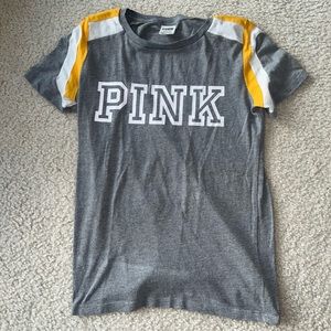 Pink t-shirt size women’s small